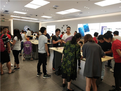 華為門店單店三日銷售額突破60萬，體驗式消費引領電子產品零售新浪潮